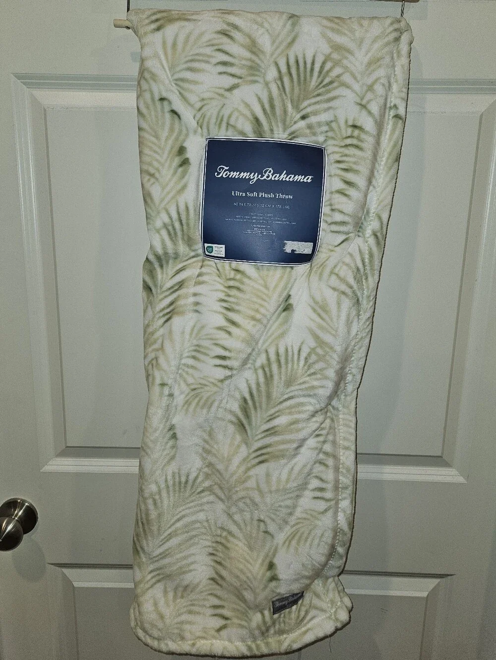 NWT Tommy Bahama Ultra Soft Plush Throw - Picture 1 of 10